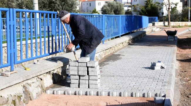 FOÇA'DA YENİ PARK ALANI ÇALIŞMALARI DEVAM EDİYOR