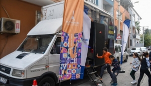 İzmir'de çocuklar 12D sinema keyfi yaşıyor