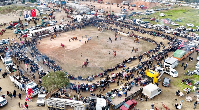 Bergama Folklorik Deve Gösterisi Festivali Yoğun Katılımla Düzenlendi