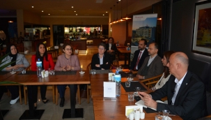 İyi Parti Adayı Ümit Özlale: "Serkan Acar Başarılı bir Belediye Başkanı"