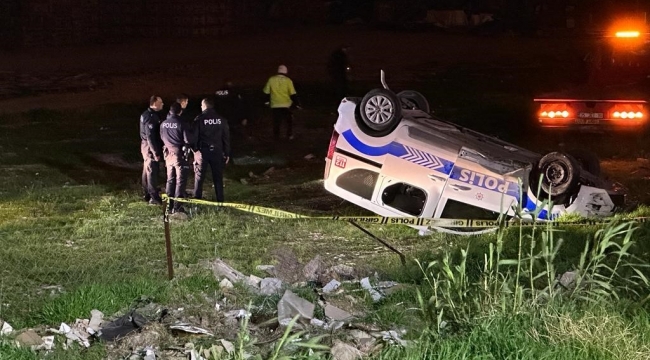 İzmir'de polis aracı şarampole uçtu: 3 polis yaralı