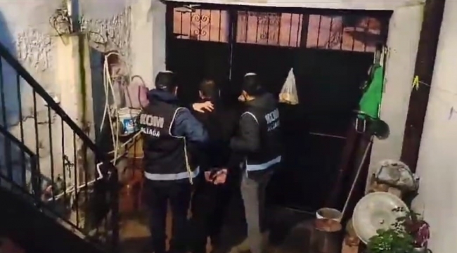 İzmir'in 3 ilçesinde silah tacirlerine darbe: 8 gözaltı