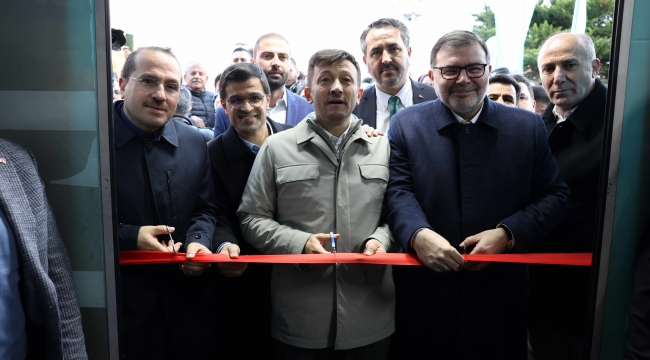 AK Parti Bayraklı'da miting gibi SKM açılışı.