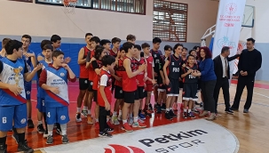 Aliağa'da Yıldız Erkekler Basketbol Şampiyonu Gazi Ortaokulu!