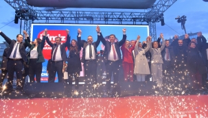 CHP Genel Başkanı Özel'den Tugay: Sütte leke var onda yok