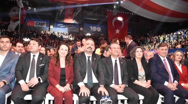 CHP Genel Başkanı Özgür Özel, İzmir'de belediye başkan adaylarını açıkladı