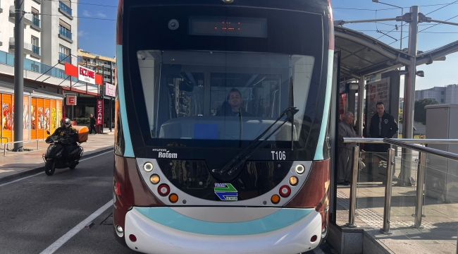 Çiğli Tramvayı "Kırmızı" ve "Mavi" hatla İzmirlilerin hizmetinde
