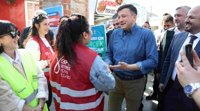 Hamza Dağ İle CHP Broşörü Dağıtan Gençler Arasında Güldüren Diyalog 