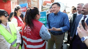 Hamza Dağ İle CHP Broşörü Dağıtan Gençler Arasında Güldüren Diyalog 