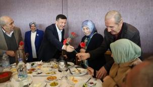 İzmir Büyükşehir Belediye Başkan adayı Dağ, 14 Şubat Sevgililer Günü'nde çiftlerle buluştu