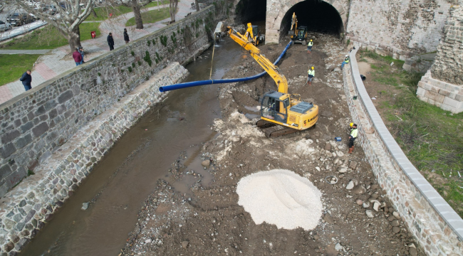 İZSU, Selinos Deresi'ne atık su deşarjını önlüy