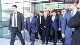 MHP Lideri Bahçeli İzmir'de Karşılandı, Manisa'ya Geçti