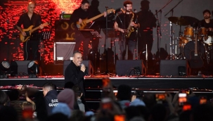 Narlıdere Metrosu'nda Haluk Levent coşkusu