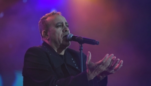 Narlıdere Metrosu'nda Haluk Levent coşkusu