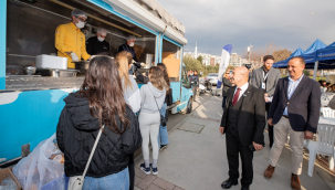 Başkan Soyer öğrenci sofrasına konuk oldu