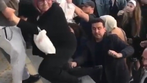 İZBAN arızalandı, yolcular raylarda yürüyerek ilerledi