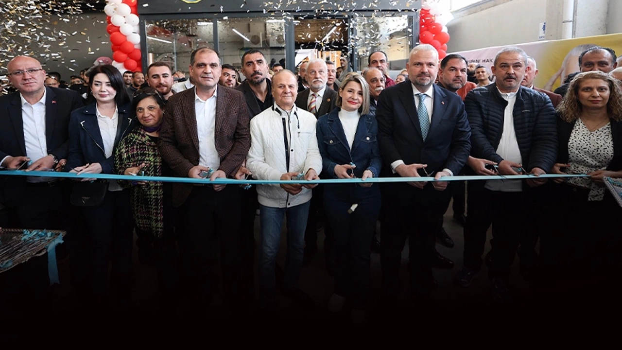 Menemen'de miting gibi spor salonu açılışı... Dev tesiste yok yok!