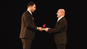 "Türk tiyatrosunda tarih yazdınız Sayın Başkan"