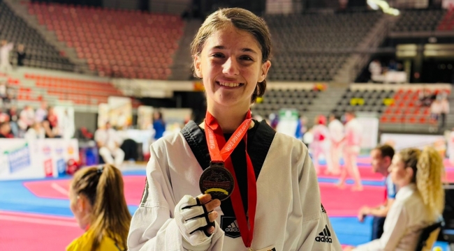  Aliağalı Taekwondocu Derya Üzüldü Makedonya'da Bronz Madalya Kazandı