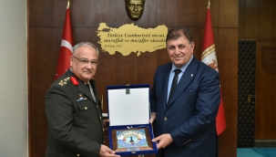 Başkan Cemil Tugay Ege Ordusu Komutanı Yeni'yi ziyaret etti