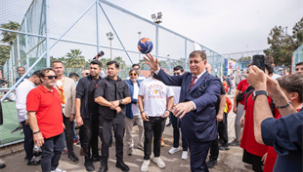 Başkan Cemil Tugay Göztepe'nin 23 Nisan programına katıldı