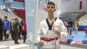 Foçalı Taekwondocu Yarı Finali Altınla Geçti