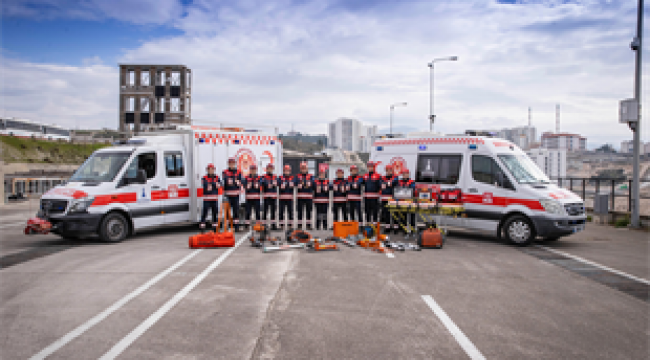 İzmir İtfaiyesinin özel donanımlı paramedikleri Türkiye'ye örnek oluyor