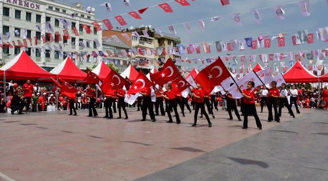 Manisa'da 23 Nisan dolu dolu geçti