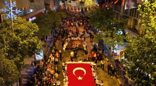 Manisa'da mesir coşkusu fener alayı ile katlandı