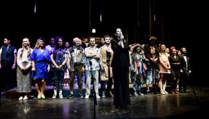 '5 Dakikada Ünlü' İlk Gösterimini Aliağa'da Yaptı