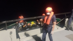 İzmir açıklarında 14'ü çocuk 29 göçmen yakalandı