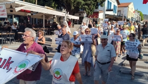 Foçada Emeklilerden Maaş Protestosu