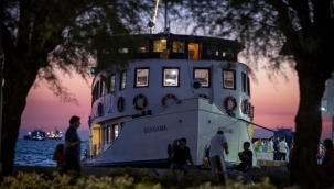 İzmir'in eşsiz gün batımında Körfez turları başladı