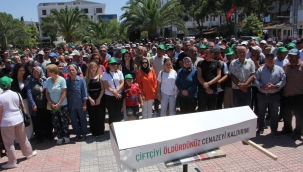 Kınık'da çiftçiler domates fiyatlarını protesto etti