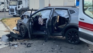 İzmir'de Trafik kazası : 2 ölü, 3 ağır yaralı
