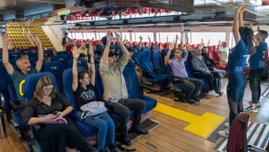 İzmirliler vapurda spor yapıyor