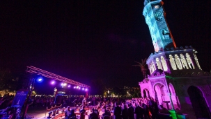Atatürk Meydanı'nda Cumhuriyet ruhuna yakışır konser