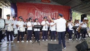 Cumhuriyet coşkusu Kemalpaşa'da başladı