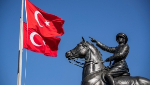 İzmir'de 101. Yıl Coşkusu: "Cumhuriyet Her Yerde"