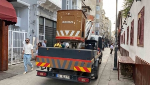 İzmir'de korku evleri önündeki tasvirler toplanıyor