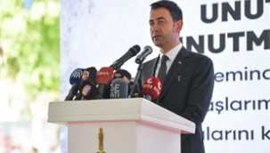 İzmir depreminde hayatını kaybedenler anıldı Tugay: İnsanlarımızın deprem riskiyle yaşamasına engel olacağız