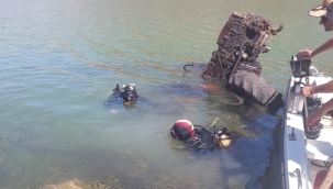 Traktör baraja devrildi, altında kalan sürücü öldü