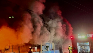 Karabağlar'da Bakım Atölyesinde Çıkan Yangın Söndürüldü