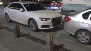 Alkollü araç kullanıp kazaya karışan kadın herkese tepki gösterdi