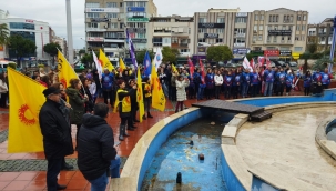 Öğretmenler Yağmura Aldırmadan Meydanda: "Sefalete Hayır!"