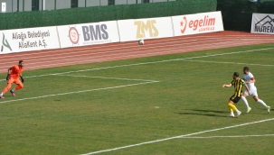 Aliağa'da Gol Şov! Aliağaspor FK, Efeler 09 SFK'yı Rahat Geçti