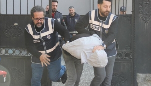 Çocuğunun boğazına bıçak dayayan cani babanın tutukluluğu devam edecek