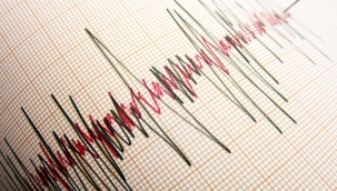 İzmir'de 4 büyüklüğünde deprem