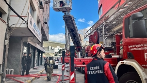 İzmir'de İş Hanında Çıkan Yangın Kısa Sürede Kontrol Altına Alındı
