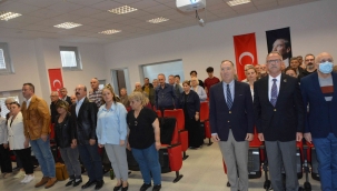 Emekli Tümamiral Cem Gürdeniz'den Aliağa'da "Mavi Vatan" Konferansı